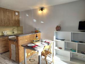 Appartements Villard je t'aime - Residence Les Chalets du Village - 2 Studios 4 personnes : photos des chambres