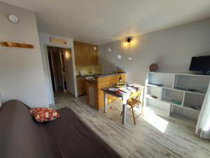 Appartements Villard je t'aime - Residence Les Chalets du Village - 2 Studios 4 personnes : photos des chambres