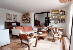 Villas Beautiful mas with swimming pool in Provence / Maison provencale avec piscine : photos des chambres