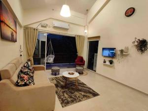 ‘The Mountain Majesty’: cozy 1 bhk apartment