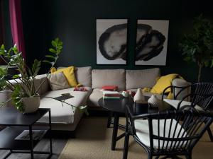 The Rooms Airport - 20Rooms