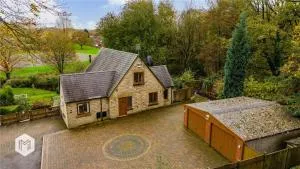 Castle De Annis - Adlington