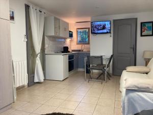 STUDIO PIED DANS L EAU