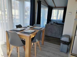Dog Friendly 8 Berth Lodge, 600 Yards From The Beach In Hunstanton