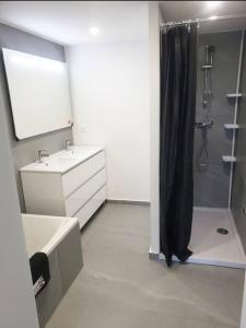 Maisons de vacances Loft 5 Montelimar : photos des chambres