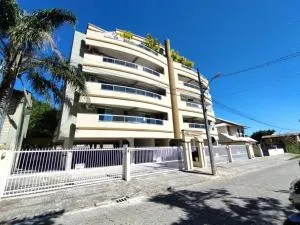 Apartamento pertinho da Praia de Bombas - 2 dorms 6 pessoas - Bombas