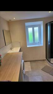 Maisons de vacances Maison accueillante avec cour et parking prive : Maison 2 Chambres