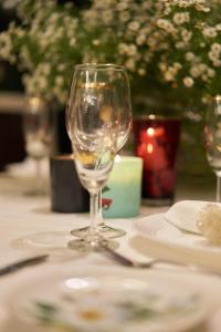 Elegance, luxury 4 bedrooms golf course view Ciputra Apartment