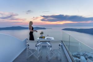 Deluxe Suite with Hot Tub and Caldera View