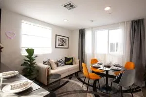 Spacious Luxury Villas in the heart of LA! Free parking and Jacuzzi - إنجلوود