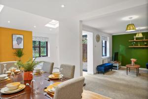 Beautiful 5 bedroom house in Stone, Aylesbury, Free parking