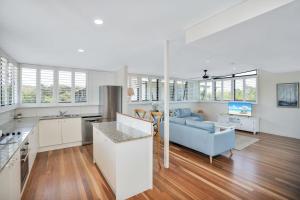 Surfside Beach House 21 Rainbow Shores