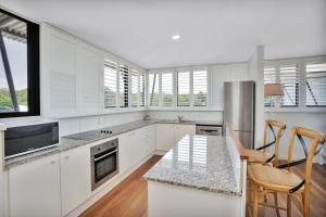 Surfside Beach House 21 Rainbow Shores