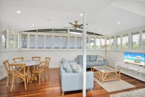 Surfside Beach House 23 Rainbow Shores Aircon Walk To Beach Pool