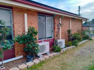 4 Bedroom, 3 bath room home in Kingswood NSW, free WIFI Internet, free parking