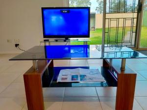 4 Bedroom, 3 bath room home in Kingswood NSW, free WIFI Internet, free parking