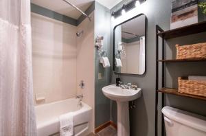 Zephyr Mountain Lodge - Premium Rated Condo 1217