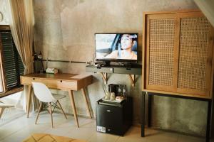 East room at Semadi Living