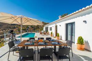 Finca Los Paseros, BBQ, pool, spectacular sea views