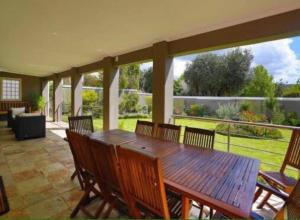 Solar Entertainers dream on Constantia wineroute