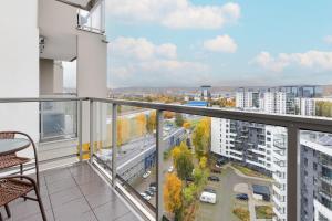 Spacious Apartment Aleja Rzeczypospolitej with Balcony by Renters