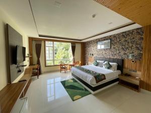 Staynest Retreat & Spa Gangtok !! Prime Location !! Mountain view Rooms !! Swimming pool !! GYM !! BAR