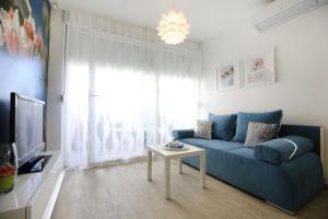 Apartment Flowers, Free Garage Parking