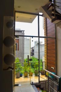 Cozy 1 BHK with Free Pickup.