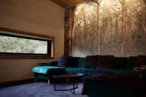 INDICA HEMP HOUSE - Multi Award Winning-Luxury-Eco designed house-lake views-hot tub-Cinema - Wilyabrup