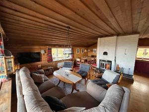 Fantastiskt 10+2bädds stuga i Klövsjö