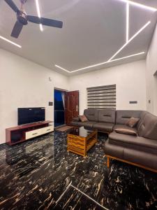 ADAMS FORT by Dellamore Havn