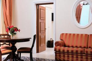Suite with Sea View room in Grand Hotel Angiolieri