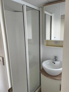 Luxury seaside cottage 29