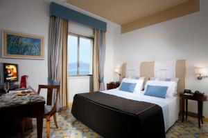 Superior Double Room with Sea View room in Grand Hotel Angiolieri