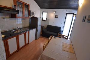 APARTMENT DIKA A 4 FOR 4 PERSONS COUNTRY SIDE NEAR POREČ WITH POOL AND GREEN GARDEN