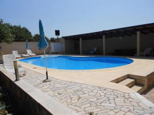 APARTMENT DIKA A 4 FOR 4 PERSONS COUNTRY SIDE NEAR POREČ WITH POOL AND GREEN GARDEN