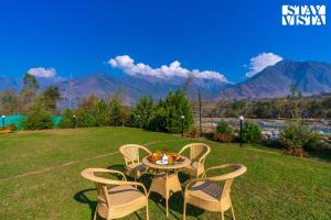 Riverfront Retreat - Qaraar by VEO, StayVista - 4BHK Villa with BBQ & Bonfire