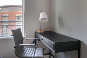 Dublin 1br w parking gym ac nr shopping SFO-1460