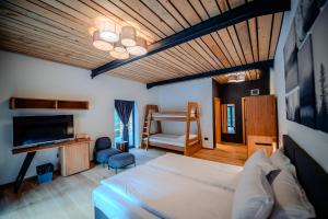 Deluxe Family Room room in Complexul Turistic Cheile Butii