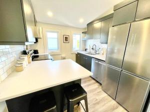 "Paddle" at Hills Meaford, Penthouse 3rd Floor Suite w Deck & Balcony