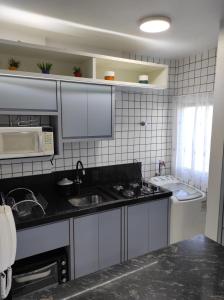 APTO 50M PRAIA- 4 PESSOAS, WIFI, SACADA, CHURRASQUEIRA, GARAGEM PARA VEICULOS PEQUENOS - Residencial Roveda