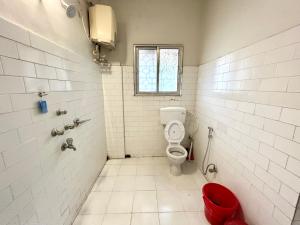 Lavish 2BHK Apartment in Ballygunge Place with Daily Housekeeping
