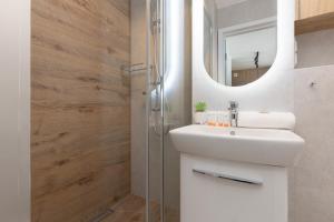 Warsaw City Life Apartment Bagno by Renters