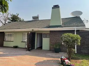 Immaculate Home in Avondale West - 2166 - Norton