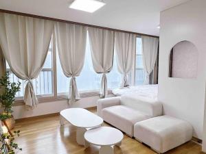 Căn Hộ 2 Phòng Ngủ (Two-Bedroom Apartment)