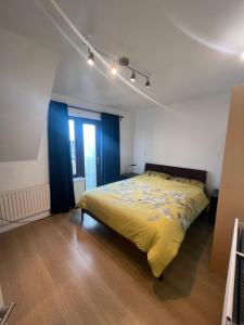 Modern duplex with great views of the river Thames