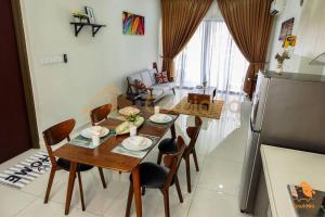 JB City Family Suite Danga Bay by Cowidéa