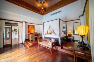 Saitaan,4BR seaside garden pool villa, Laguna area