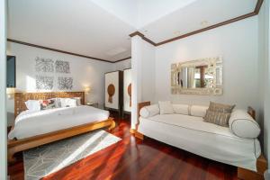 Saitaan,4BR seaside garden pool villa, Laguna area