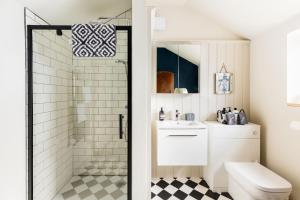 Pittville Loft Apartment - Central Cheltenham Highly Rated with Free Parking